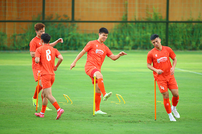 Những trụ cột thường xuyên đá chính như Duy Mạnh, Tiến Dũng vẫn được trọng dụng ở ĐT Việt Nam. Ảnh: Đức Cường